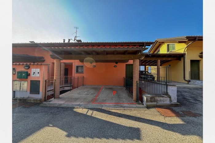 Parkplatz direkt vor dem Haus